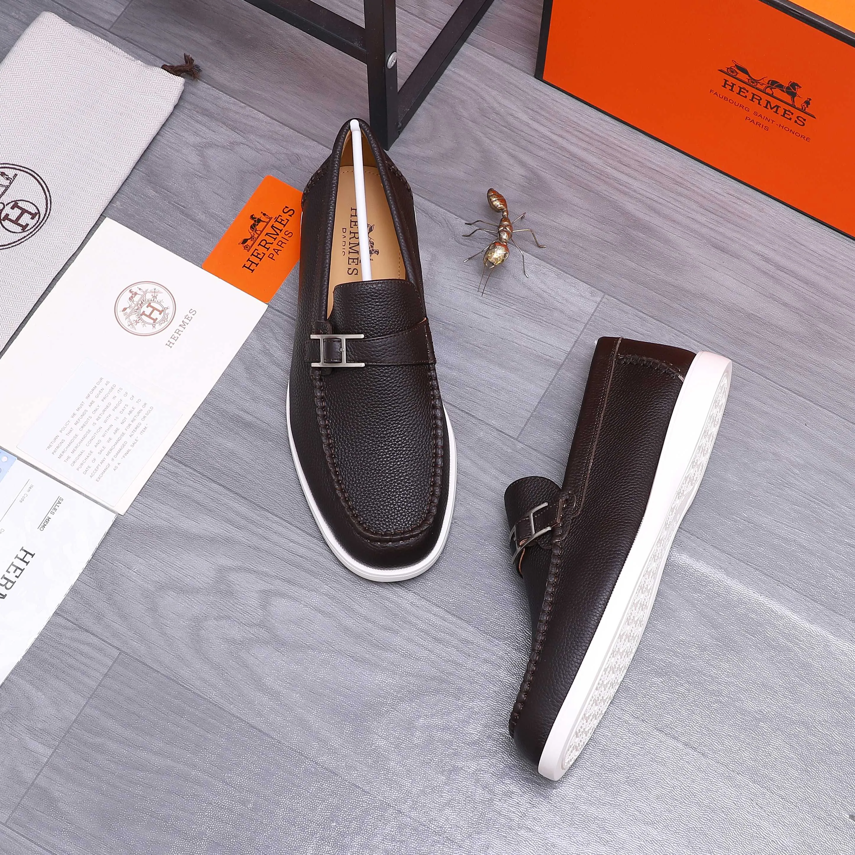 Men's shoes 💰p560 Product trademark: HERMES "Hermes" casual slip-on men's shoes. Regular size: 38-46 (45.46 is custom-made and non-returnable) Product materials: Selected pebbled cowhide upper, cowhide lining, original foam rubber ultra-light sole